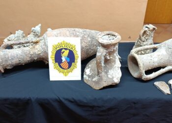 La Policía de la Generalitat recupera tres ánforas romanas y restos arqueológicos procedentes de yacimientos subacuáticos 14 La Policía de la Generalitat recupera tres ánforas romanas y restos arqueológicos procedentes de yacimientos subacuáticos