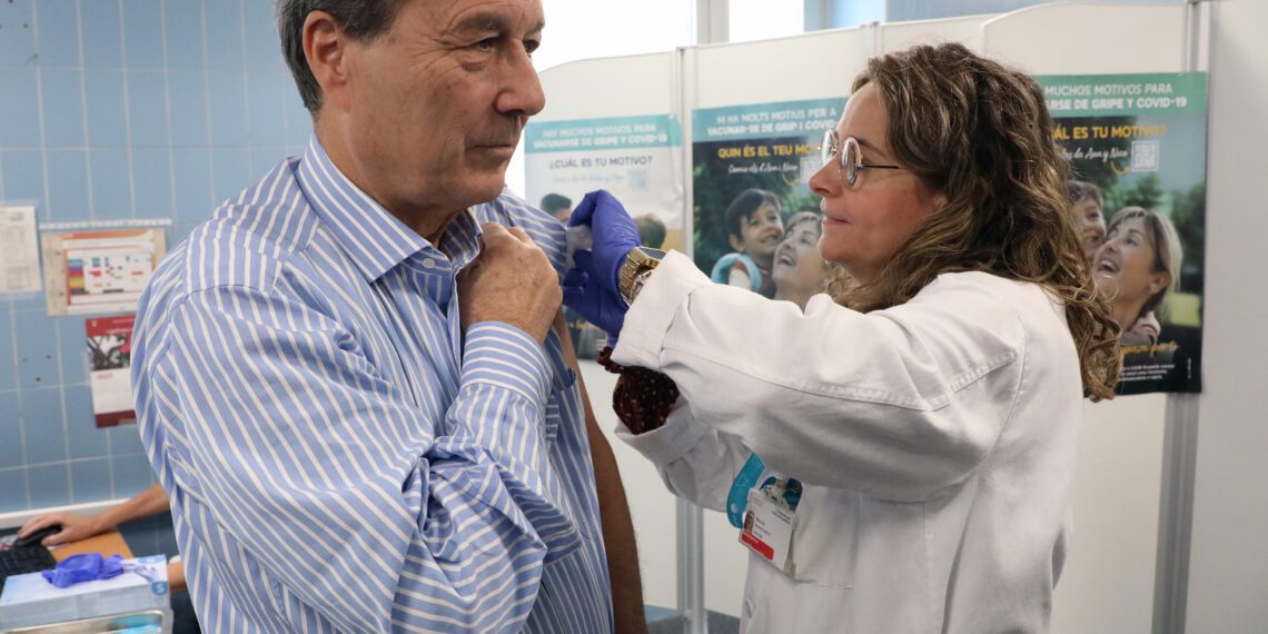 La OMS eleva a 22,1 millones las muertes causadas por la covid: casi el triple de las notificadas oficialmente 1 Sanidad amplía la vacunación frente a la gripe y a la COVID-19 a toda la población