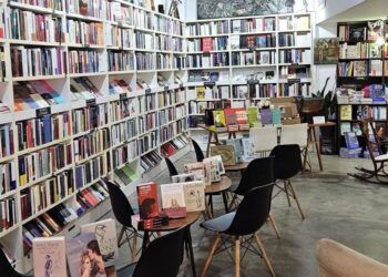 La librería valenciana Ramon Llull recibe el Premio Librería Cultural 2025