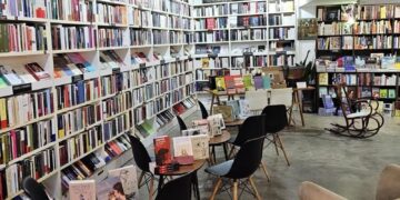 La librería valenciana Ramon Llull recibe el Premio Librería Cultural 2025