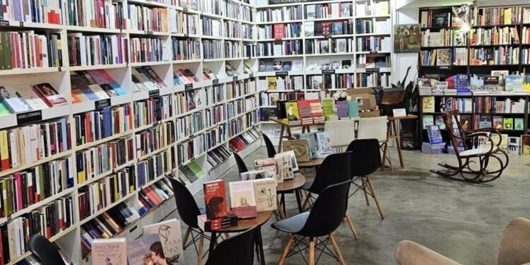 La librería valenciana Ramon Llull recibe el Premio Librería Cultural 2025 1 La librería valenciana Ramon Llull recibe el Premio Librería Cultural 2025