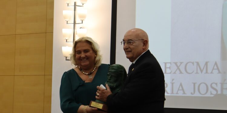 La Catalá no fue a recoger el premio Vinatea que “Amics” le concedió 1 La Catalá no fue a recoger el premio Vinatea que “Amics” le concedió