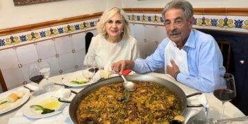 Miguel Ángel Revilla responde a los chef que destrozan la paella: ¡Esto es auténtica paella valenciana!