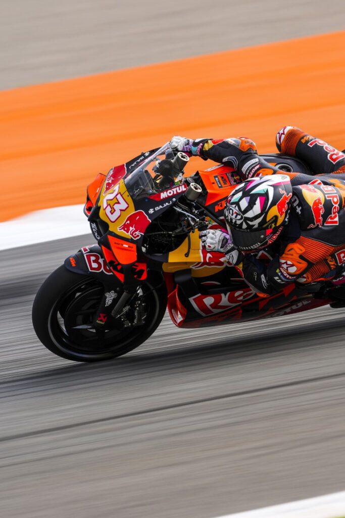 Moreira se atasca y González huele el título: máxima tensión en Moto2 durante el inicio del GP de Valencia 5 ARILUCENA @luzzari 24 GP de la Comunitat Valenciana 2025 Mediana