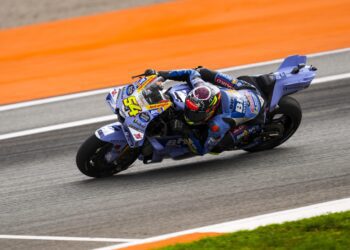 Moreira se atasca y González huele el título: máxima tensión en Moto2 durante el inicio del GP de Valencia