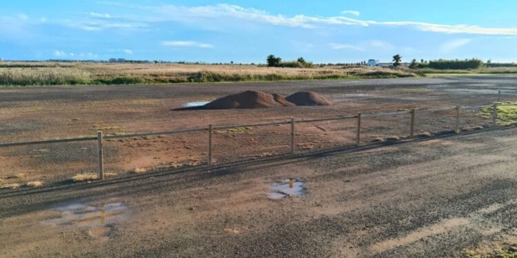 AE-Agró denuncia nuevos actos vandálicos en el Marjal de Almenara y pide el cierre del aeródromo de la Llosa 1 C07E44B8 0FE6 46B4 A3B1 B75FED2ACF1D scaled 1