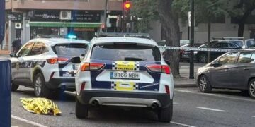 Tragedia en Valencia: Una joven de 20 años muere atropellada por un camión de DHL mientras cruzaba con semáforo en verde