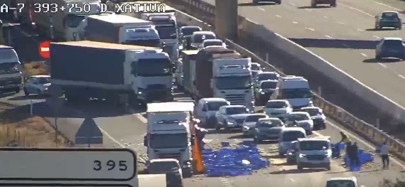 Accidente múltiple en la A-7 a la altura de Xàtiva provoca retenciones y desvíos en dirección a Valencia 1 Accidente múltiple en la A-7 a la altura de Xàtiva provoca retenciones y desvíos en dirección a Valencia