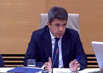 Mazón comparece en el Congreso ante la comisión de la DANA en una comparecencia marcada por tensiones y acusaciones de mentiras 14 Mazón se defiende en el Congreso: "Nadie sabía que la gente se ahogaba" durante la DANA,