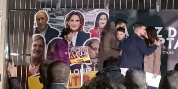 300 personas se manifiestas en Paiporta pidiendo la dimisión de Pedro Sánchez por el abandono tras las inundaciones
