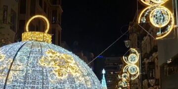 Alicante enciende la Navidad ante 4.000 personas con 2,6 millones de luces por la ciudad
