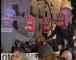 Más de 1.000 personas en la nueva manifestación contra Mazón y el Consell de ayer 14 Más de 1.000 personas en la nueva manifestación contra Mazón y el Consell de ayer