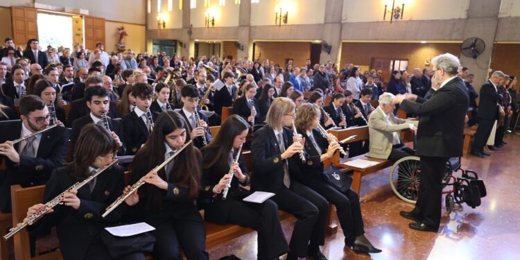 La banda del Círcul Catòlic de Torrent inicia los actos por Sta. Cecilia presentando a sus nuevos 11 músicos 1 La banda del Círcul Catòlic de Torrent inicia los actos por Sta. Cecilia presentando a sus nuevos 11 músicos