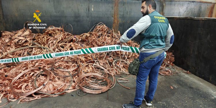 Detenidos los trabajadores de una empresa por el robo de cobre de las obras del canal de acceso ferroviario a Valencia 1 Detenidos los trabajadores de una empresa por el robo de cobre de las obras del canal de acceso ferroviario a Valencia