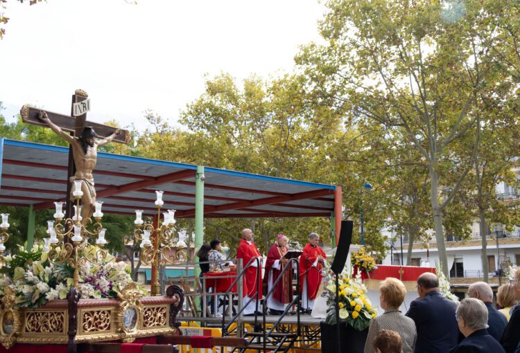 El Arzobispo preside en Alfafar el 25 aniversario de la fiesta del Cristo de los Desamparados 