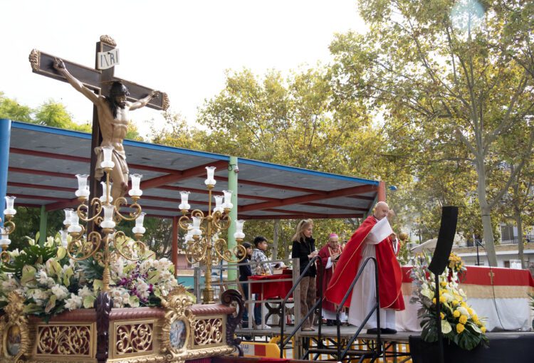 El Arzobispo preside en Alfafar el 25 aniversario de la fiesta del Cristo de los Desamparados 
