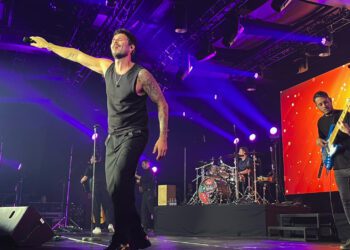 Antoñito Molina llena de salitre roteño el Auditorio Roig Arena