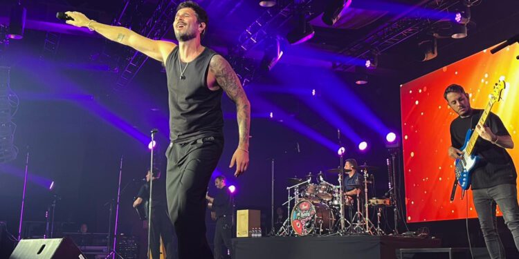 Antoñito Molina llena de salitre roteño el Auditorio Roig Arena