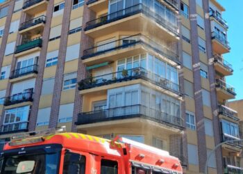 Incendio en una vivienda de Sueca: dos personas atendidas por inhalación de humo y cuatro evacuadas con seguridad