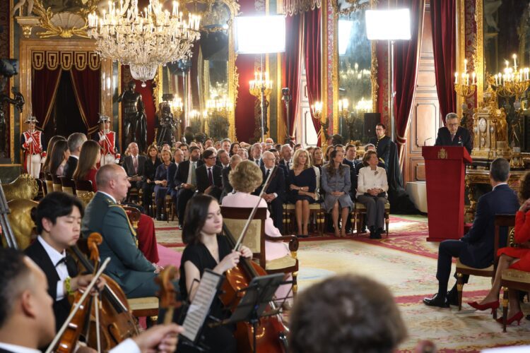 Ingreso en la Insigne Orden del Toisón de Oro a Su Majestad la Reina Doña Sofía, y a D. Felipe González Márquez, a D. Miguel Herrero y Rodríguez de Miñón y a D. Miquel Roca i Junyent