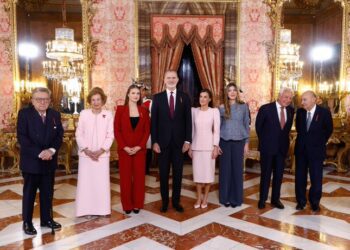 Ingreso en la Insigne Orden del Toisón de Oro a Su Majestad la Reina Doña Sofía, y a D. Felipe González Márquez, a D. Miguel Herrero y Rodríguez de Miñón y a D. Miquel Roca i Junyent