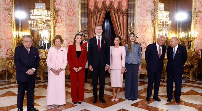 Ingreso en la Insigne Orden del Toisón de Oro a Su Majestad la Reina Doña Sofía, y a D. Felipe González Márquez, a D. Miguel Herrero y Rodríguez de Miñón y a D. Miquel Roca i Junyent