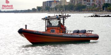 Los equipos de emergencia continúan la búsqueda de una mujer desaparecida en el mar en Benicàssim