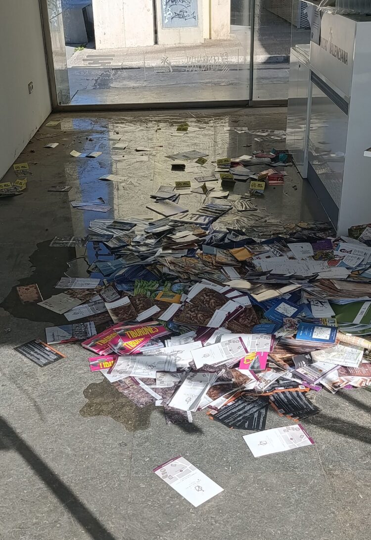 La postal rota de Valencia: el naufragio de la Tourist Info del Puerto