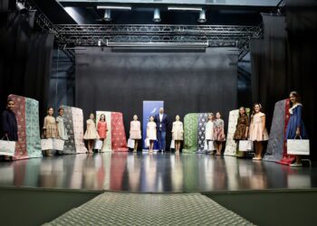 Compañía Valenciana de la Seda presenta las telas que lucirá la Corte de Honor de la Fallera Mayor Infantil de Valencia