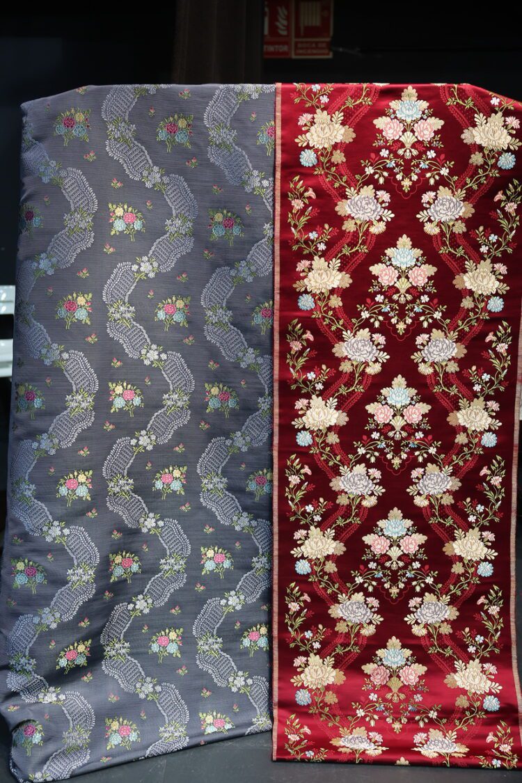 Compañía Valenciana de la Seda presenta las telas que lucirá la Corte de Honor de la Fallera Mayor Infantil de Valencia