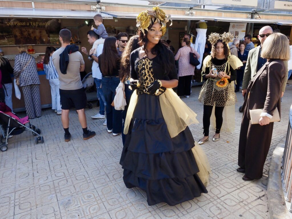 Montroy resurge de la DANA presumiendo de tener “la mejor miel del mundo” 2 IMG 77741