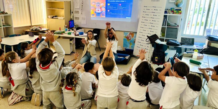 Vithas Valencia 9 de Octubre forma a más de 140 escolares del Edelweiss School en RCP y primeros auxilios 1 Vithas Valencia 9 de Octubre forma a más de 140 escolares del Edelweiss School en RCP y primeros auxilios