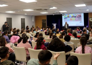 Profesionales de la salud mental defienden y sensibilizan sobre “tratamientos más inclusivos” para su aplicación en todas las etapas de la vida