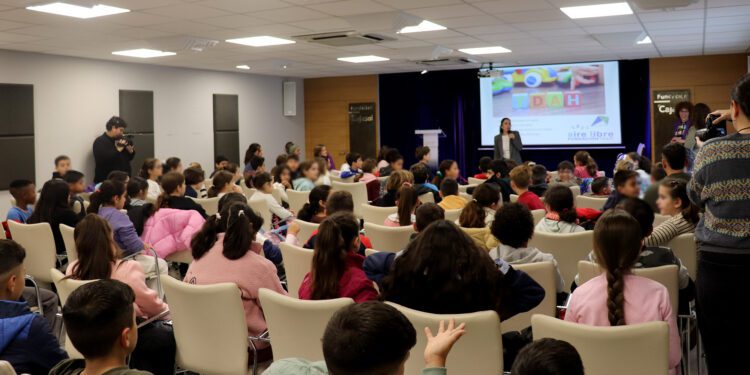 Profesionales de la salud mental defienden y sensibilizan sobre “tratamientos más inclusivos” para su aplicación en todas las etapas de la vida