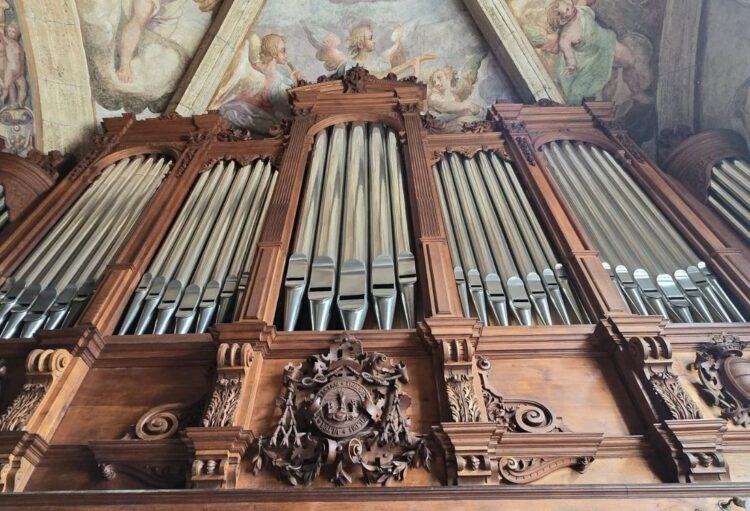 Bendición por el arzobispo del restaurado órgano romántico del Colegio del Patriarca, este sábado