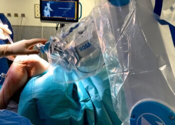 Vithas Valencia 9 de Octubre incorpora la última tecnología en inteligencia artificial y robótica para implantes de rodilla