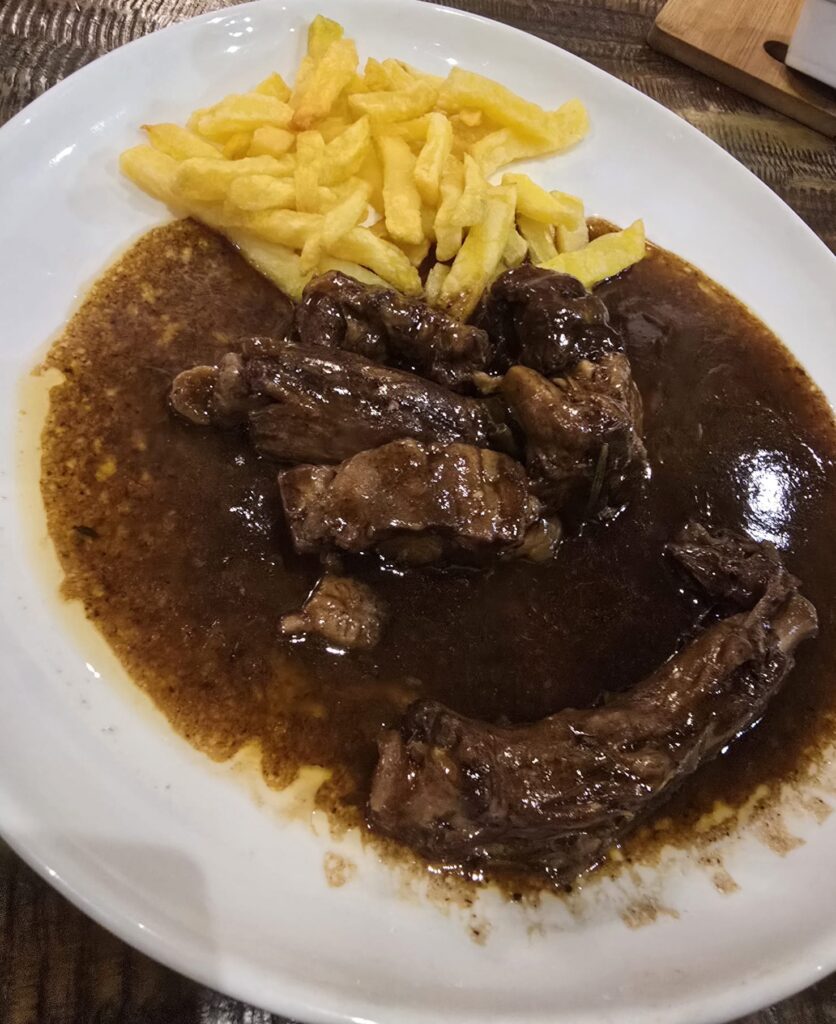 Los Gómez Incorpora el Puchero a su Carta 6 Rabo toro