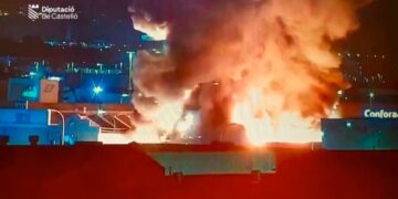 Incendio industrial en la Ciudad del Transporte de Castelló