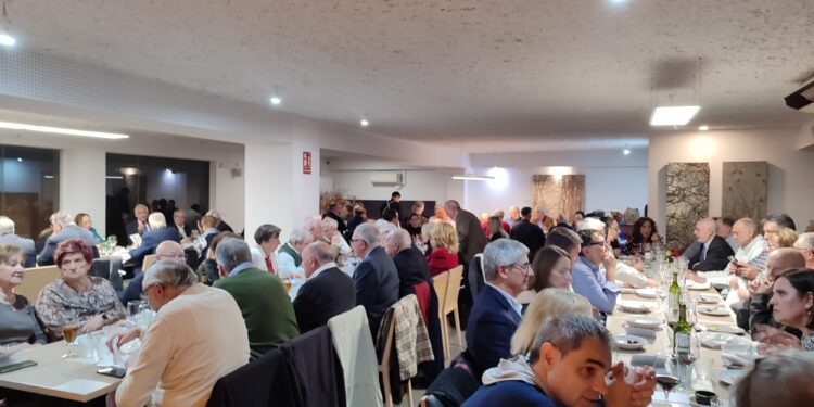 L’Associació d’Escritors en Llengua Valenciana reunix a més d'un centenar de participants en el tradicional "Sopar dels Escritors”