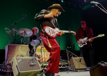 Concierto memorable de los Waterboys en el Roig Arena