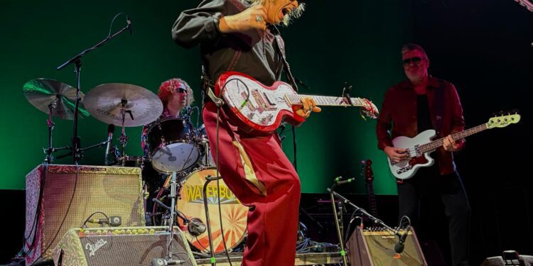 Concierto memorable de los Waterboys en el Roig Arena 1 Concierto memorable de los Waterboys en el Roig Arena