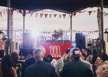 Vibra Mahou Fest Valencia amplía su propuesta con gastronomía, diseño local y experiencias cerveceras 14 Vibra Mahou Fest 23 x BravaStudio @Brava es 0020 scaled 1