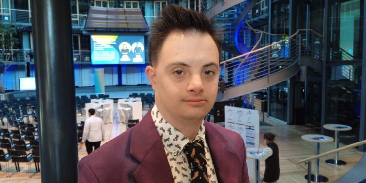 Eros Recio brilla en la Conferencia de Berlín 2025: Un paso histórico hacia la "Superidad" en Europa