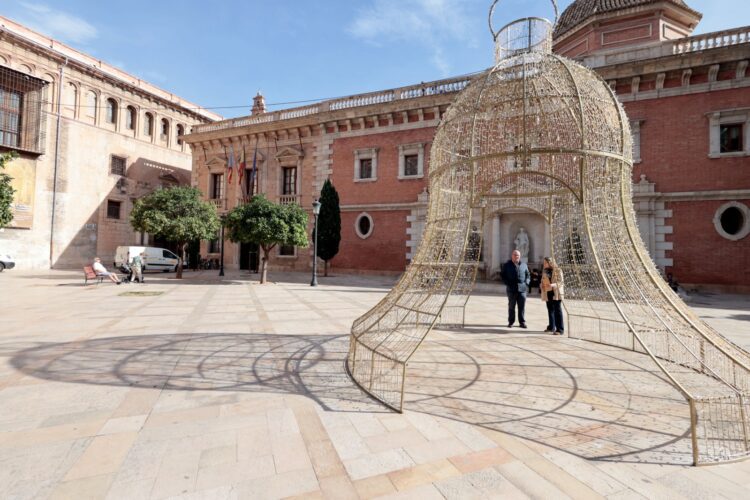 Valencia Ilumina la Navidad: Más Adornos en Pedanías Afectadas y 45 Árboles por Toda la Ciudad