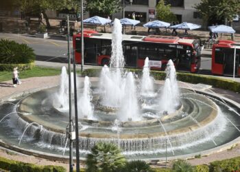 Valéncia limpia y mejora la iluminación de la fuente de la plaza del Ajuntament 14 Valéncia limpia y mejora la iluminación de la fuente de la plaza del Ajuntament
