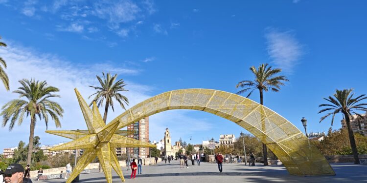 Valéncia enciende la Navidad con música en directo y un gran espectáculo piromusical este viernes 1 Valéncia enciende la Navidad con música en directo y un gran espectáculo piromusical este viernes