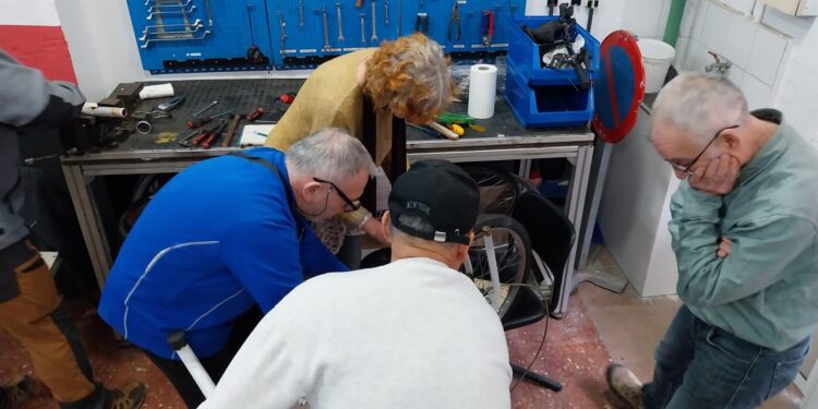 Valéncia organiza un ciclo de talleres para la ciudadanía “Repara y Reutiliza” 1 Valéncia organiza un ciclo de talleres para la ciudadanía “Repara y Reutiliza”