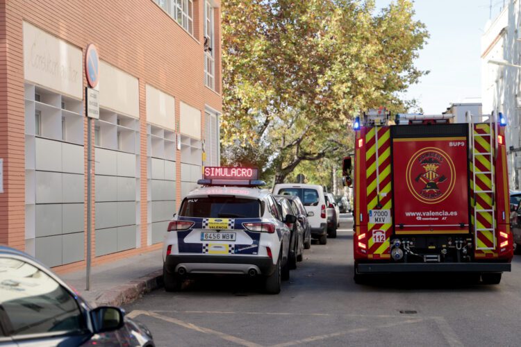 Valéncia moviliza más de un centenar de efectivos en el primer simulacro de inundación de La Torre, donde ha sonado por primera vez la alarma