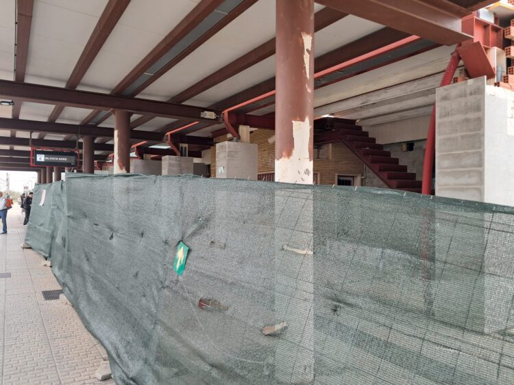 La estación de Renfe Cercanías Valencia de Tavernes de la Valldigna ejemplo de dejadez del Ministerio de Transportes y de Adif