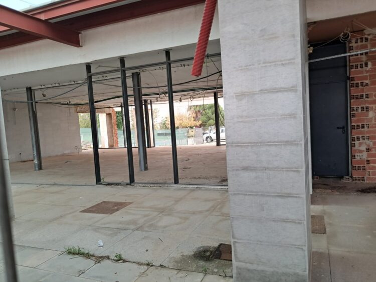 La estación de Renfe Cercanías Valencia de Tavernes de la Valldigna ejemplo de dejadez del Ministerio de Transportes y de Adif